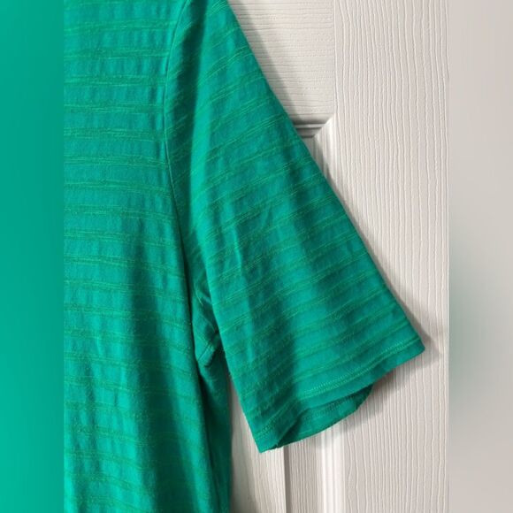 Chico’s Green Short Sleeve Top Size 1 (Medium) Lightweight Layered At Bottom Hem - Picture 4 of 6